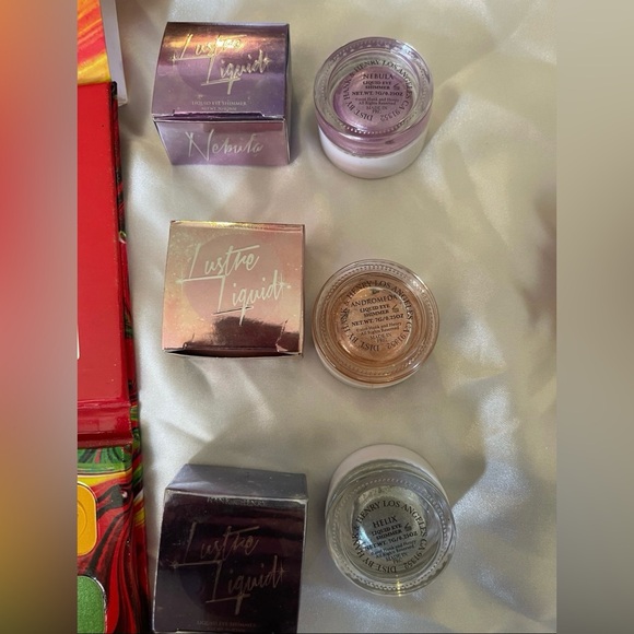 18 Item Random Makeup Box - Picture 3 of 10